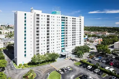 Residential Plaza at Blue Lagoon - Mental health treatment facility in Miami, FL